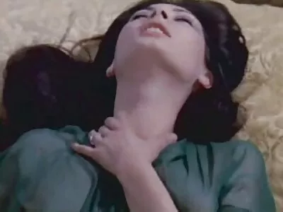 جسد افلام سكس اجنبي مدبلج مدلكة الأبنوس هو أعزل أمام الديوك