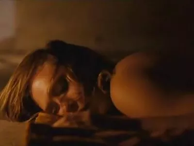 السيدة ذات الشعر الداكن آبي لي برازيل تصطدم بفتحة الشرج الحلوة سيكس مدبلج