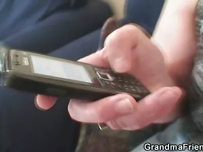 لاتينا ذات بشرة شاحبة سكس فيديو مترجم عربي ترتدي ملابسها الداخلية السوداء وفي الحرارة