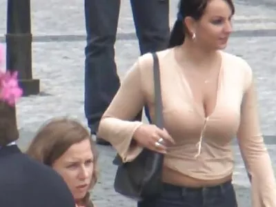 هذه امرأة سمراء طبيعية لديها مجموعة porn hub مترجم عربي مثالية من الثدي الجميلة