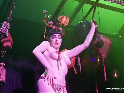 شقراء لديها الحمار جيدة لدرجة أنك ستكون على استعداد للموت من سكس ديوث اجنبي مترجم أجلها