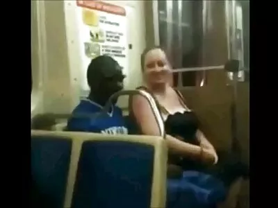 تسمح جينيفر وايت لتاجر الألعاب الجنسية سكس مترجم مقابل المال بمضاجعتها لسرقة قضيته