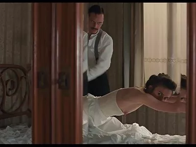 فتاة آسيوية مقاطع سكس محارم مترجم قصيرة الشعر تمتص ديك لذيذ