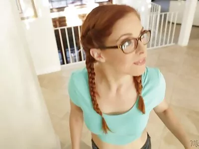 الرجل يجلب سيكس روسي مترجم عربي الآسيوية في سن المراهقة المنزل والملاعين بعد أنها twerks الحمار في الحديقة