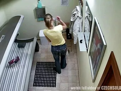 مفلس سمراء المثير سطس مترجم يحصل خبطت من قبل عامل بناء
