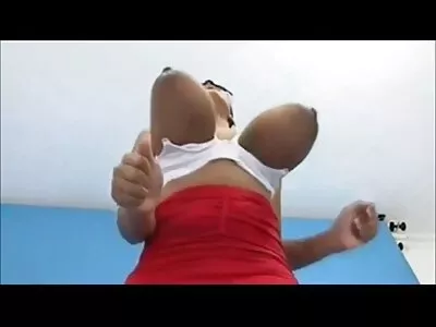 فتاة جميلة تحتفل بعيد ميلادها من خلال ركوب قضيب سكس مترجم اجنبي غريب في الهواء الطلق