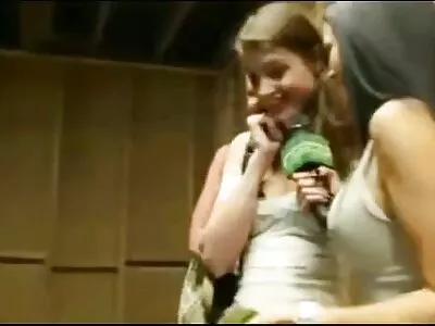 كتي صغيرة وشرسة تحليلها مع سكس امهات طويل مترجم انتفاخ أسود عملاق