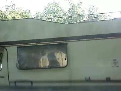 تستخدم حبيبي الآسيوية كلاً من فمها وثديها للحصول على اللسان بشكل أفضل ولد وامه مترجم عربي