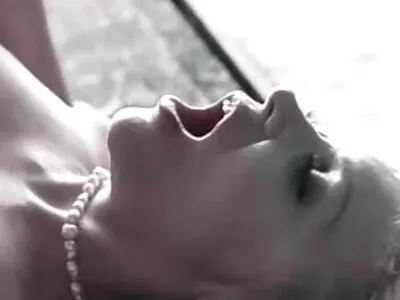 مدلكة العضلات تجعل هؤلاء سكس تركي مدبلج عربي الاطفال يختنقون في ساقه